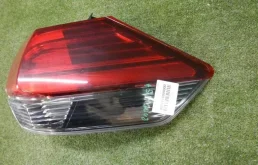 Фонарь внешний правый для Nissan X-Trail 2013 года на фотографиях