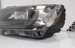 Фара ксенон левая для Skoda Octavia 2014 года на фотографиях