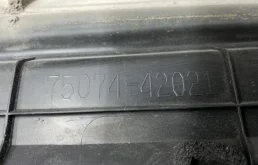 Накладка двери багажника для Toyota RAV4 2013 года на фотографиях