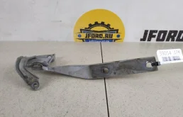 Петля капота левая для Suzuki Grand Vitara на фотографиях