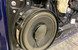 Дверь передняя правая для Volkswagen Passat 2006 года на фотографиях