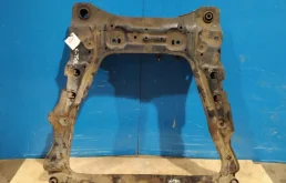 Подрамник двигателя для Nissan X-Trail 2011 года на фотографиях