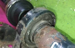 Карданный вал передний для Volkswagen Touareg 2004 года на фотографиях