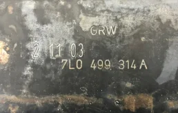 Подрамник двигателя для Volkswagen Touareg 2004 года на фотографиях