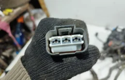 Проводка моторного отсека для Hyundai Solaris 2010 года на фотографиях