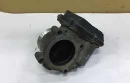 Дроссельная заслонка для Audi A4 2012 года на фотографиях