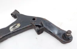 Рычаг передний правый нижний для Nissan Murano 2002 года на фотографиях