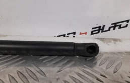 Амортизатор капота правый для Volkswagen Passat на фотографиях