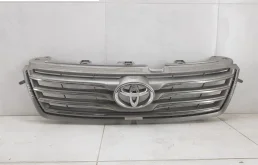 Решетка радиатора для Toyota RAV4 2012 года на фотографиях