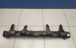 Усилитель переднего бампера для Renault Duster 2012 года на фотографиях