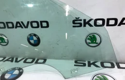 Стекло двери переднее правое для Skoda Octavia 2010 года на фотографиях