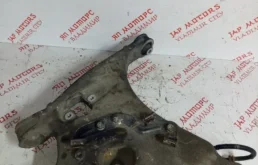 Качающийся рычаг левый для Audi A4 2008 года на фотографиях