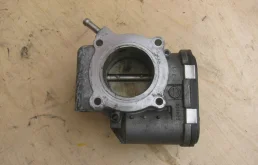 Дроссельная заслонка для Hyundai Solaris 2015 года на фотографиях