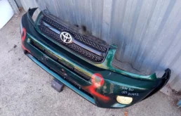 Бампер для Toyota RAV4 2002 года на фотографиях