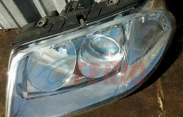 Фары для Volkswagen Passat 2002 года на фотографиях