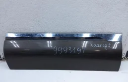 Накладка двери багажника для Volkswagen Touareg 2012 года на фотографиях