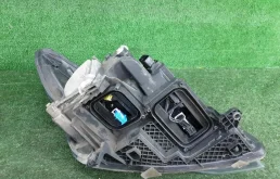 Фары для Mercedes-Benz Vito 2017 года на фотографиях