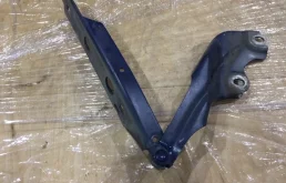 Петля капота правая для Audi A7 2011 года на фотографиях