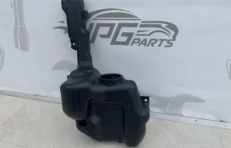 Бачок стеклоомывателя передний для Mercedes-Benz C class 2014 года на фотографиях