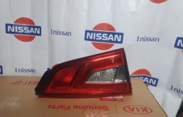 Фонарь внутренний левый для Nissan Qashqai 2018 года на фотографиях