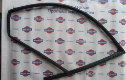 Уплотнитель двери передней левой для Nissan Qashqai J11 2013-2019