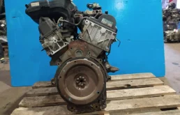 Двигатель без навесного для Ford Explorer 2003 года на фотографиях