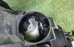 Крышка форсунки фароомывателя левая для Mercedes-Benz C class на фотографиях