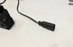 Замок капота для Skoda Octavia 2006 года на фотографиях