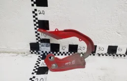 Петля капота левая для Ford Kuga 2013 года на фотографиях