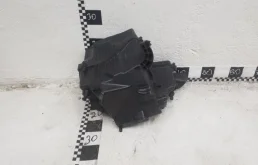 Корпус воздушного фильтра для Ford Focus 2015 года на фотографиях