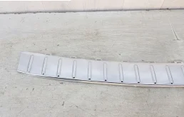 Накладка заднего бампера правая для Volkswagen Touareg 2011 года на фотографиях