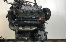 Двигатель для Audi A6 2000 года на фотографиях