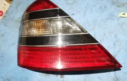 Фонарь левый для Mercedes-Benz S class 2005 года на фотографиях