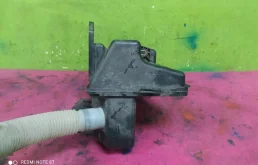 Бачок стеклоомывателя передний для Volkswagen Tiguan 2010 года на фотографиях