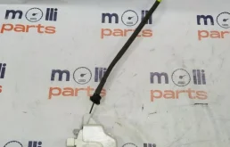 Уплотнитель передней правой двери для Audi A4 2011 года на фотографиях