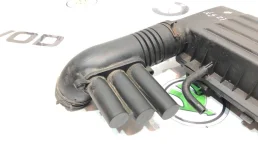 Корпус воздушного фильтра для Skoda Octavia 2014 года на фотографиях