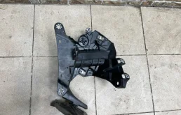 Кронштейн крыла задний левый для BMW X5 на фотографиях