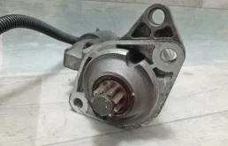 Стартер для Volkswagen Passat 1996 года на фотографиях