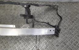 Усилитель переднего бампера для Mercedes-Benz GLK class 2009 года на фотографиях