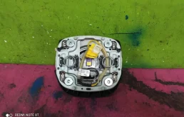 Подушка безопасности водителя для Skoda Octavia 2011 года на фотографиях