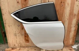 Дверь задняя правая для Citroen C4 2015 года на фотографиях