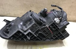 Фара ксенон левая для Nissan Qashqai 2008 года на фотографиях