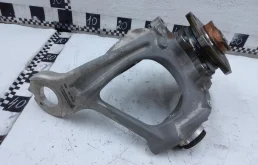 Цапфа задняя левая для Audi A6 на фотографиях