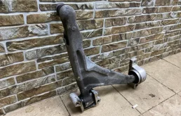 Рычаг передний правый нижний для Volvo XC90 2018 года на фотографиях