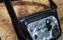 Дверь передняя левая для Volvo S40 2012 года на фотографиях