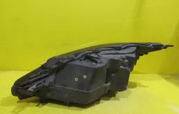 Фара правая для Lexus RX 2020 года на фотографиях