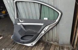 Дверь задняя правая для Skoda Octavia 2012 года на фотографиях