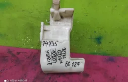 Бачок стеклоомывателя задний для Volkswagen Passat 2010 года на фотографиях