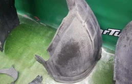 Подкрылок передний правый для Mercedes-Benz S class 1996 года на фотографиях