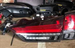 Фонарь внутренний правый для Lexus RX 2022 года на фотографиях